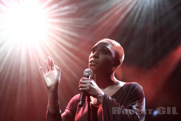 LAURA MVULA - 2013-11-10 - PARIS - La Cigale - 